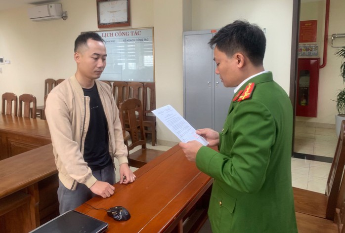 Khởi tố cán bộ ở Thanh Hóa lái ôtô tông chết người rồi bỏ chạy- Ảnh 1. Khởi tố cán bộ ở Thanh Hóa lái ôtô tông chết người rồi bỏ chạy- Ảnh 1.