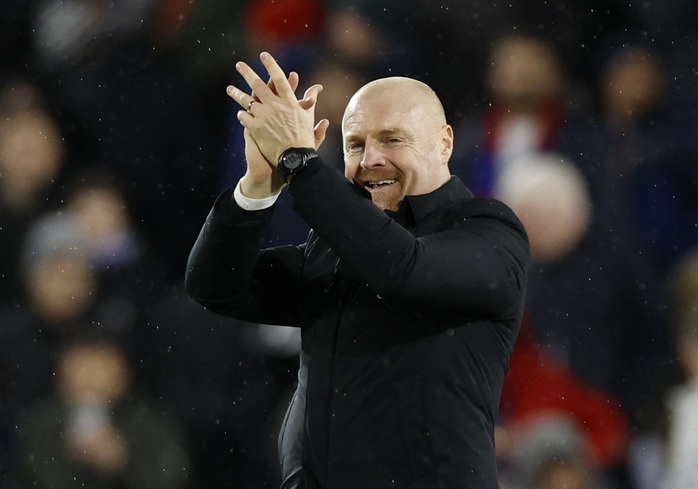 Trọng tài Kavanagh bị tố "hủy hoại" trận Palace - Everton bằng thẻ đỏ- Ảnh 4. Trọng tài Kavanagh bị tố "hủy hoại" trận Palace - Everton bằng thẻ đỏ- Ảnh 4.