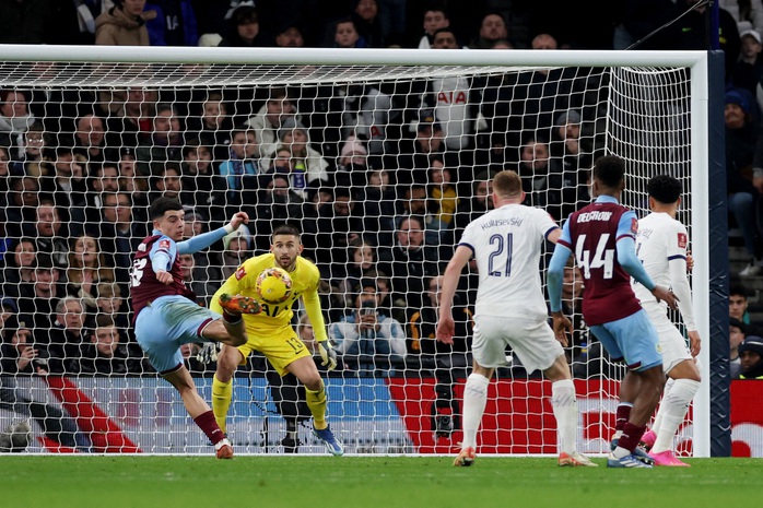 Hậu vệ lập siêu phẩm, Tottenham chật vật vượt vòng ba FA Cup- Ảnh 4. Hậu vệ lập siêu phẩm, Tottenham chật vật vượt vòng ba FA Cup- Ảnh 4.