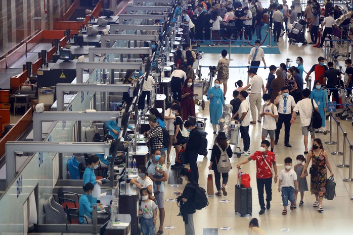 Nhiều đường bay Tết Nguyên đán 2024 sắp cạn vé- Ảnh 1.