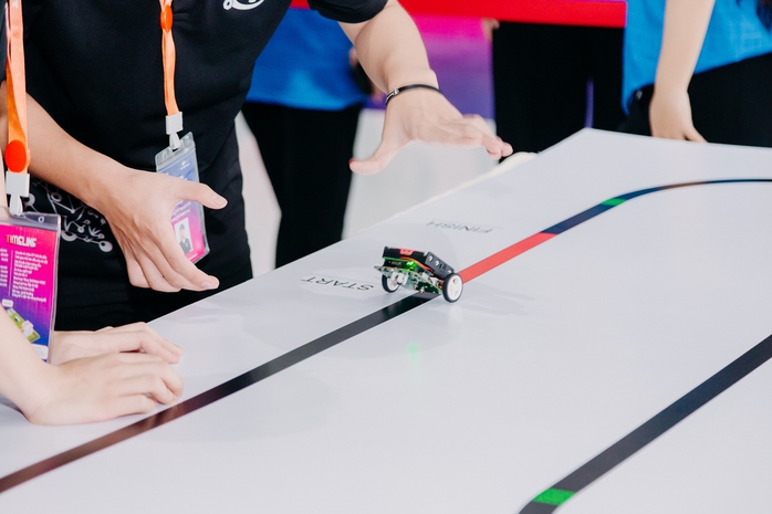 Gần 1.500 học sinh THPT dự cuộc thi về robotics- Ảnh 2. Gần 1.500 học sinh THPT dự cuộc thi về robotics- Ảnh 2.