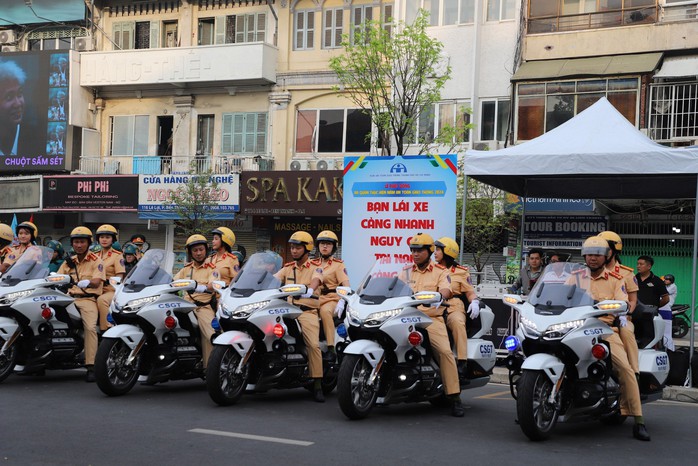 Tăng cường kiểm tra, bảo đảm an toàn giao thông trong năm mới- Ảnh 2. Tăng cường kiểm tra, bảo đảm an toàn giao thông trong năm mới- Ảnh 2.