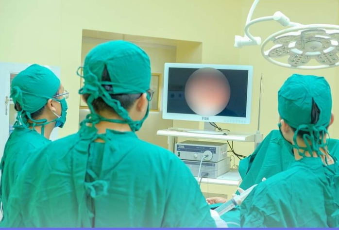 Các bác sĩ phẫu thuật cho nữ bệnh nhân mắc bệnh sa sinh dục Các bác sĩ phẫu thuật cho nữ bệnh nhân mắc bệnh sa sinh dục