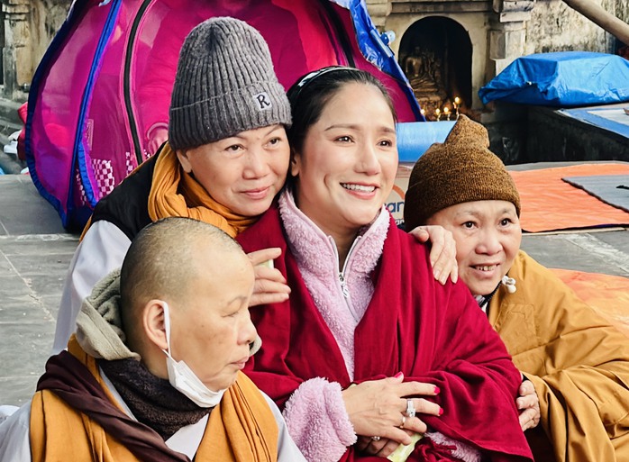 Cát Tường đưa cha mẹ du lịch và thiện nguyện ở Ấn Độ- Ảnh 4. Cát Tường đưa cha mẹ du lịch và thiện nguyện ở Ấn Độ- Ảnh 4.