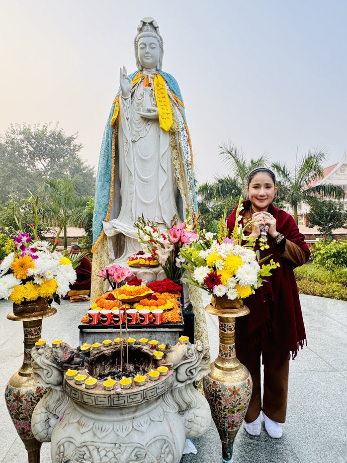 Cát Tường đưa cha mẹ du lịch và thiện nguyện ở Ấn Độ- Ảnh 3. Cát Tường đưa cha mẹ du lịch và thiện nguyện ở Ấn Độ- Ảnh 3.