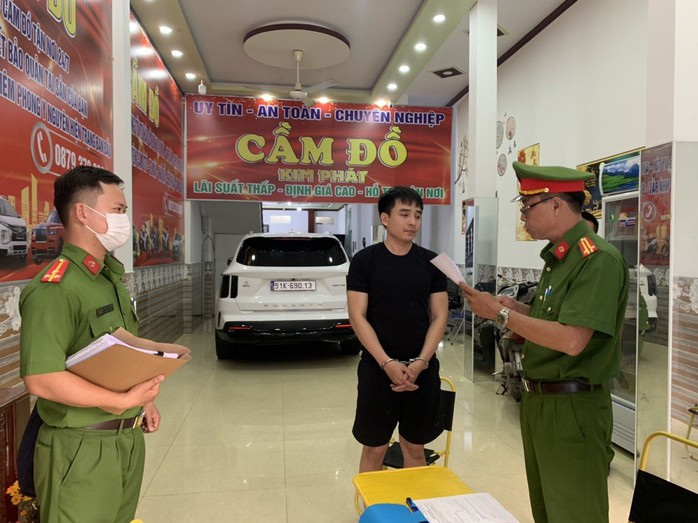 Thuê nhiều thanh niên xăm trổ đi tìm người có nhu cầu vay tiền, rồi thu lãi "cắt cổ"- Ảnh 1. Thuê nhiều thanh niên xăm trổ đi tìm người có nhu cầu vay tiền, rồi thu lãi "cắt cổ"- Ảnh 1.