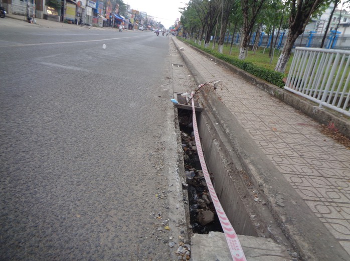 Đoạn đường ô nhiễm và nguy hiểm- Ảnh 1. Đoạn đường ô nhiễm và nguy hiểm- Ảnh 1.