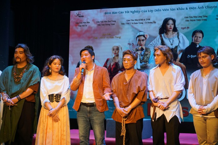 NSƯT Vũ Xuân Trang "thử lửa" diễn viên trẻ với "Nhà thờ Đức bà Paris"- Ảnh 1. NSƯT Vũ Xuân Trang "thử lửa" diễn viên trẻ với "Nhà thờ Đức bà Paris"- Ảnh 1.