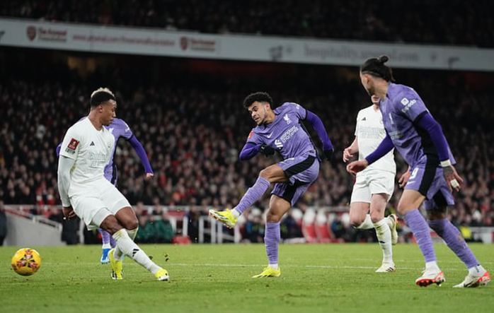 Thua sốc Liverpool, Arsenal dừng bước vòng ba FA Cup- Ảnh 5. Thua sốc Liverpool, Arsenal dừng bước vòng ba FA Cup- Ảnh 5.