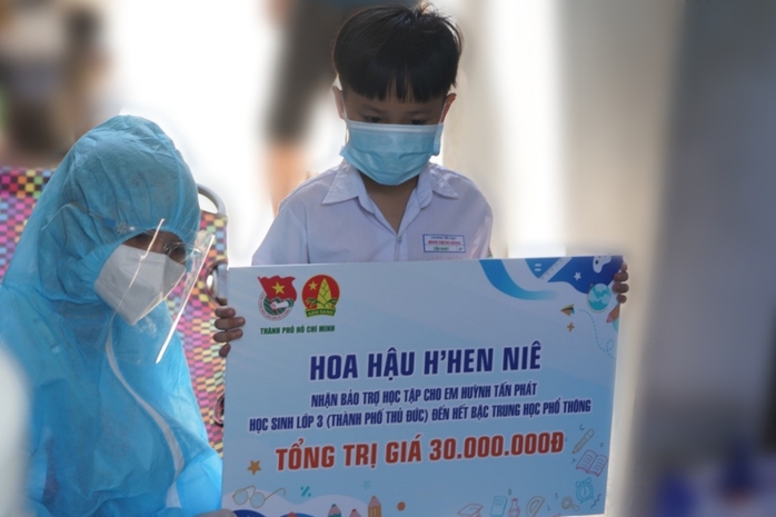 6 năm làm hoa hậu của H'Hen Niê có gì?
- Ảnh 11. 6 năm làm hoa hậu của H'Hen Niê có gì?
- Ảnh 11.