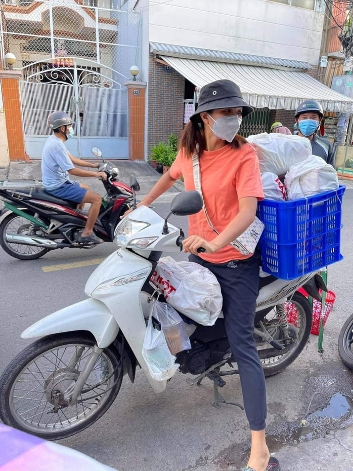 6 năm làm hoa hậu của H'Hen Niê có gì?
- Ảnh 4. 6 năm làm hoa hậu của H'Hen Niê có gì?
- Ảnh 4.