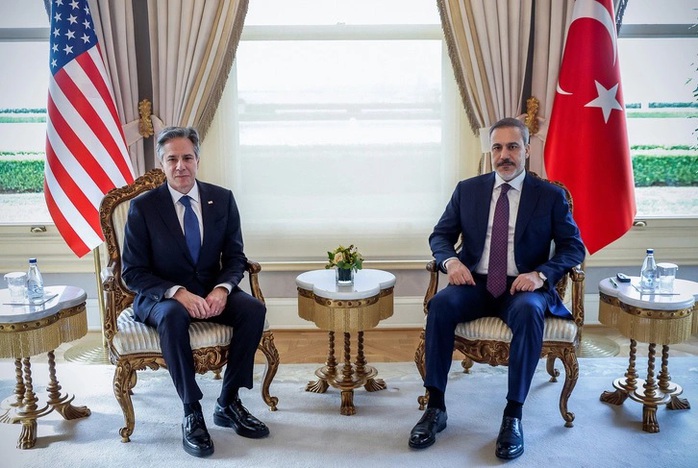 Ngoại trưởng Mỹ Antony Blinken (trái) gặp người đồng cấp Thổ Nhĩ Kỳ Hakan Fidan ở Istanbul, ngày 6-1. Ảnh: Reuters Ngoại trưởng Mỹ Antony Blinken (trái) gặp người đồng cấp Thổ Nhĩ Kỳ Hakan Fidan ở Istanbul, ngày 6-1. Ảnh: Reuters