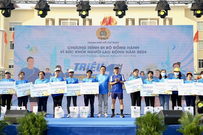 Hơn 3 tỉ đồng chăm lo Tết cho công nhân, người lao động- Ảnh 9. Hơn 3 tỉ đồng chăm lo Tết cho công nhân, người lao động- Ảnh 9.