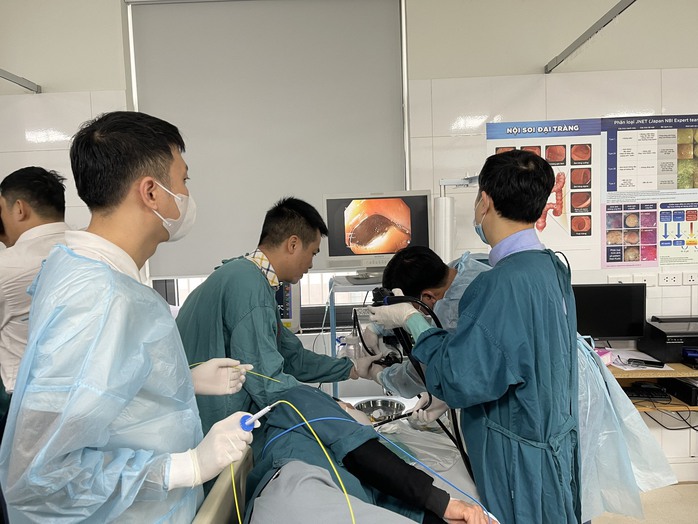 Bệnh nhân hết cảnh chờ cả tuần mới được chụp chiếu- Ảnh 2. Bệnh nhân hết cảnh chờ cả tuần mới được chụp chiếu- Ảnh 2.