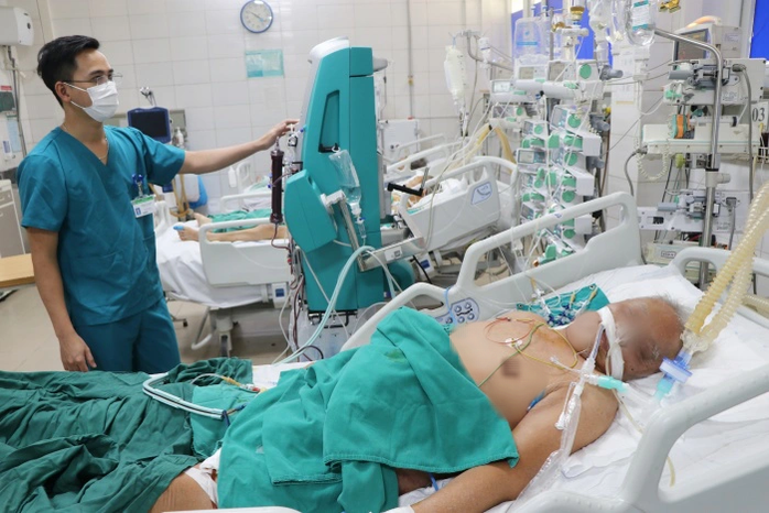 Nguy kịch vì nhiễm đồng thời cả cúm A và COVID-19- Ảnh 1. Nguy kịch vì nhiễm đồng thời cả cúm A và COVID-19- Ảnh 1.