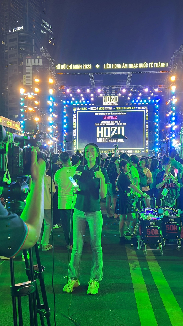 Một hoa hậu Vbiz theo đuổi chương trình thạc sĩ
- Ảnh 3. Một hoa hậu Vbiz theo đuổi chương trình thạc sĩ
- Ảnh 3.