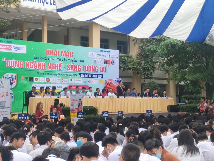 Thông tin cần biết cho học sinh lớp 12 ở TP HCM - Ảnh 1. Thông tin cần biết cho học sinh lớp 12 ở TP HCM - Ảnh 1.