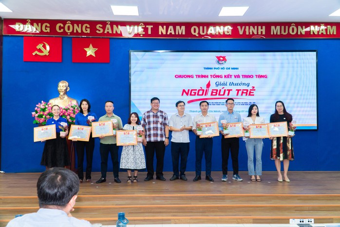 Báo Người Lao Động đoạt giải A giải Ngòi bút trẻ- Ảnh 2. Báo Người Lao Động đoạt giải A giải Ngòi bút trẻ- Ảnh 2.
