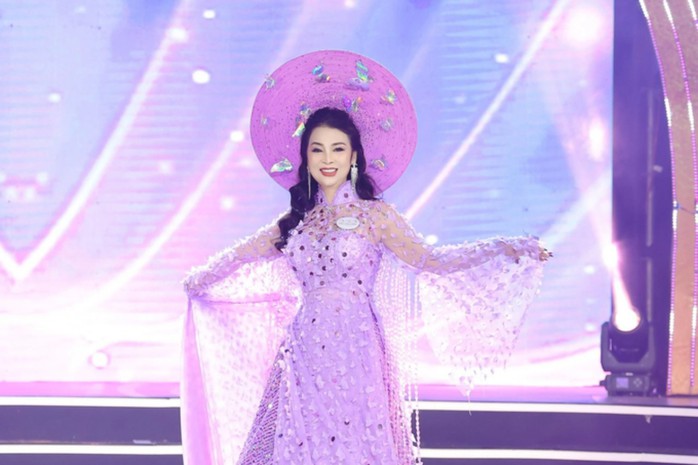 Nữ giám đốc bị bắt vì “bảo kê” xe tải: Là Á hậu 1 cuộc thi người đẹp- Ảnh 1. Nữ giám đốc bị bắt vì “bảo kê” xe tải: Là Á hậu 1 cuộc thi người đẹp- Ảnh 1.