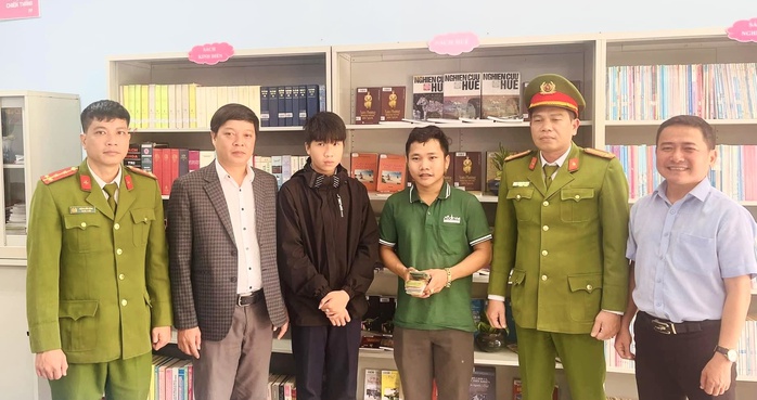 Nhặt được gần 88 triệu đồng, học sinh lớp 8 mang tới báo thầy cô- Ảnh 1. Nhặt được gần 88 triệu đồng, học sinh lớp 8 mang tới báo thầy cô- Ảnh 1.