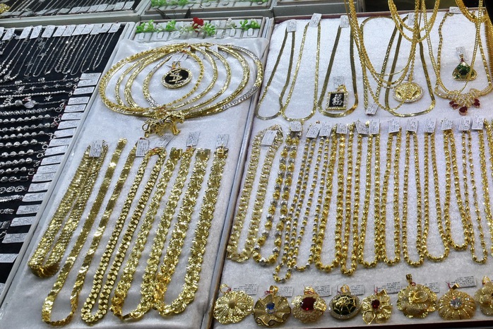 Giá vàng hôm nay, 10-1: Tiếp nối đà giảm- Ảnh 1. Giá vàng hôm nay, 10-1: Tiếp nối đà giảm- Ảnh 1.