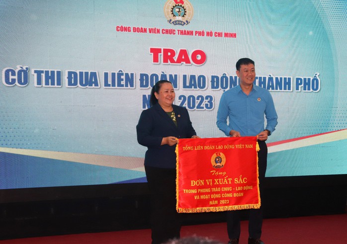 Hơn 25 tỉ đồng chăm lo Tết cho đoàn viên, công chức, viên chức- Ảnh 2.