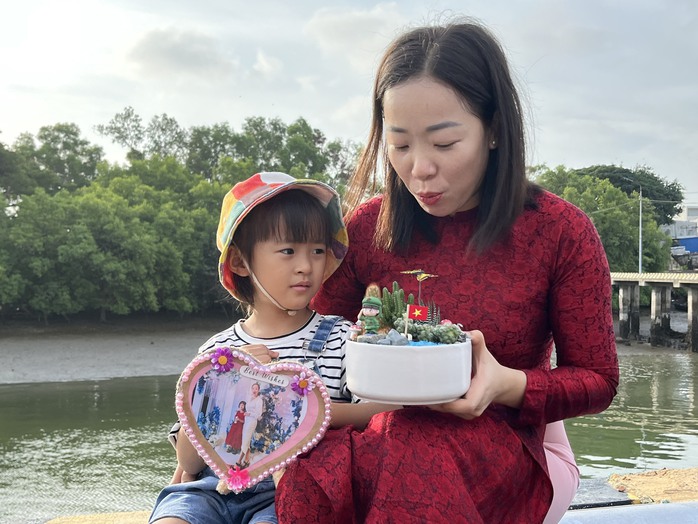 Chuyến tàu yêu thương đến chiến sĩ nhà giàn- Ảnh 3. Chuyến tàu yêu thương đến chiến sĩ nhà giàn- Ảnh 3.