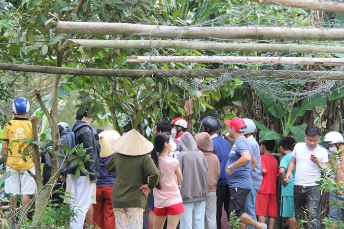 Nhân chứng kể lúc máy bay rơi ở Quảng Nam: Tiếng nổ vang trời, mảnh vỡ vương vãi- Ảnh 11. Nhân chứng kể lúc máy bay rơi ở Quảng Nam: Tiếng nổ vang trời, mảnh vỡ vương vãi- Ảnh 11.