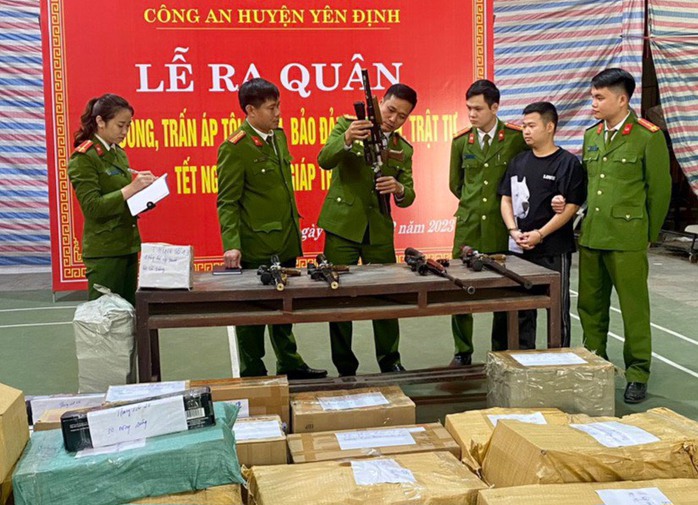 Phát hiện kho hàng bí mật tàng trữ linh kiện lắp ráp súng săn- Ảnh 1. Phát hiện kho hàng bí mật tàng trữ linh kiện lắp ráp súng săn- Ảnh 1.