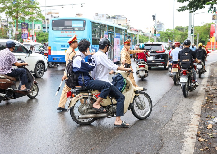 Giao xe máy cho con em điều khiển khi chưa đủ tuổi, phụ huynh sẽ bị xử phạt- Ảnh 10. Giao xe máy cho con em điều khiển khi chưa đủ tuổi, phụ huynh sẽ bị xử phạt- Ảnh 10.