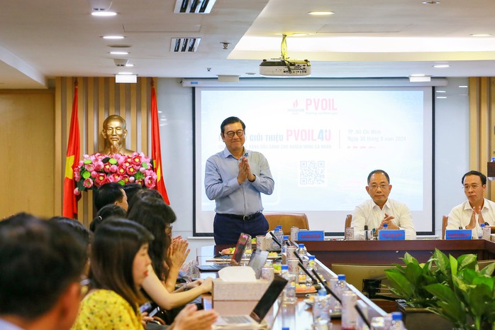 Ông Trần Hoài Nam - Phó Tổng Giám đốc HDBank đồng chủ trì buổi họp báo Ông Trần Hoài Nam - Phó Tổng Giám đốc HDBank đồng chủ trì buổi họp báo