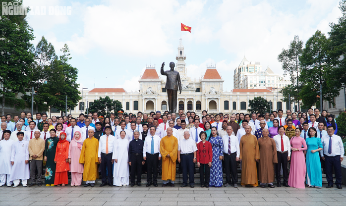 Đoàn đại biểu MTTQ TP HCM dâng hoa Chủ tịch Hồ Chí Minh- Ảnh 3. Đoàn đại biểu MTTQ TP HCM dâng hoa Chủ tịch Hồ Chí Minh- Ảnh 3.