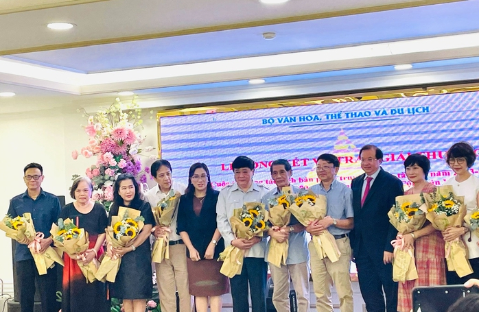 Trao giải cuộc thi sáng tác kịch bản phim truyện, phim tài liệu- Ảnh 1. Trao giải cuộc thi sáng tác kịch bản phim truyện, phim tài liệu- Ảnh 1.