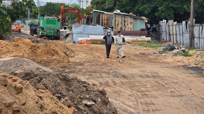 Lấn chiếm, tập kết vật liệu xây dựng trái phép trên khu đất “vàng” 4 mặt tiền đang chờ được đấu giá tại quận Sơn Trà,  TP Đà Nẵng