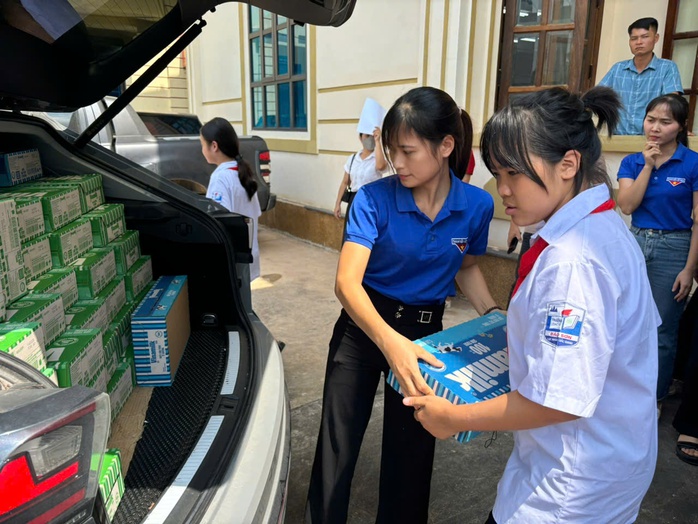 Cộng đồng góp 1, Vinamilk góp thêm 1 để nhân đôi hỗ trợ học sinh các tỉnh gặp thiên tai- Ảnh 2. Cộng đồng góp 1, Vinamilk góp thêm 1 để nhân đôi hỗ trợ học sinh các tỉnh gặp thiên tai- Ảnh 2.