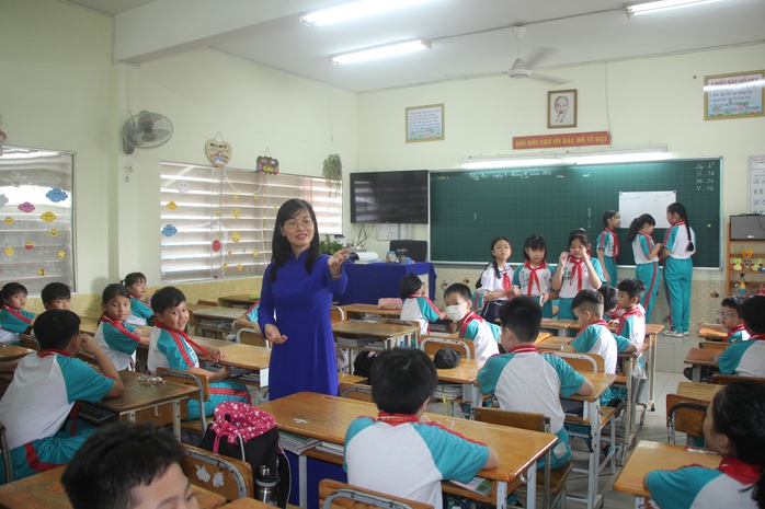 Trưởng Phòng GD-ĐT quận 1 nói gì về những phát ngôn của "giáo viên xin laptop bất thành"?- Ảnh 3. Trưởng Phòng GD-ĐT quận 1 nói gì về những phát ngôn của "giáo viên xin laptop bất thành"?- Ảnh 3.
