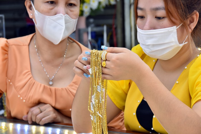 Giá vàng hôm nay, 2-10: Tăng mạnh trở lại- Ảnh 1. Giá vàng hôm nay, 2-10: Tăng mạnh trở lại- Ảnh 1.