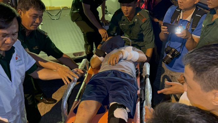 Sức khỏe các ngư dân trên tàu cá bị Trung Quốc hành hung ở Hoàng Sa đã ổn định- Ảnh 2. Sức khỏe các ngư dân trên tàu cá bị Trung Quốc hành hung ở Hoàng Sa đã ổn định- Ảnh 2.