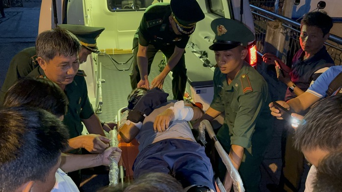 Ngư dân Quảng Ngãi kể giây phút bị đánh gãy tay, chân trên biển- Ảnh 2. Ngư dân Quảng Ngãi kể giây phút bị đánh gãy tay, chân trên biển- Ảnh 2.