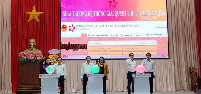 Hậu Giang phát động thi đua 60 ngày đêm chuyển đổi số- Ảnh 1. Hậu Giang phát động thi đua 60 ngày đêm chuyển đổi số- Ảnh 1.