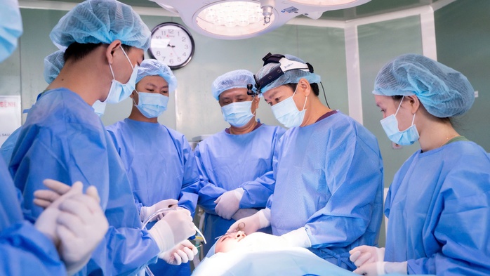 Bác sĩ viết sách truyền cảm hứng cho giới trẻ- Ảnh 2. Bác sĩ viết sách truyền cảm hứng cho giới trẻ- Ảnh 2.
