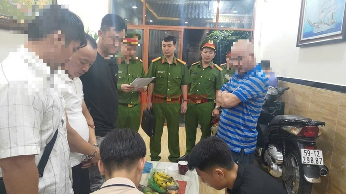Người bán cháo lòng “nổ” là "Cục phó C02" lừa trùm cát tặc hàng tỉ đồng- Ảnh 1. Người bán cháo lòng “nổ” là "Cục phó C02" lừa trùm cát tặc hàng tỉ đồng- Ảnh 1.