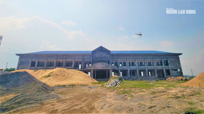Trụ sở phường 15 tỉ đồng xây dang dở rồi bỏ trống ở Quảng Bình- Ảnh 5. Trụ sở phường 15 tỉ đồng xây dang dở rồi bỏ trống ở Quảng Bình- Ảnh 5.