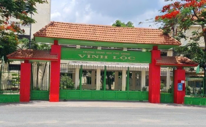TP HCM yêu cầu thu hồi quyết định kỷ luật một hiệu trưởng- Ảnh 1. TP HCM yêu cầu thu hồi quyết định kỷ luật một hiệu trưởng- Ảnh 1.