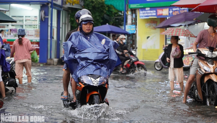 "Alo, kẹt xe quá, chưa thoát ra được!"- Ảnh 17. "Alo, kẹt xe quá, chưa thoát ra được!"- Ảnh 17.