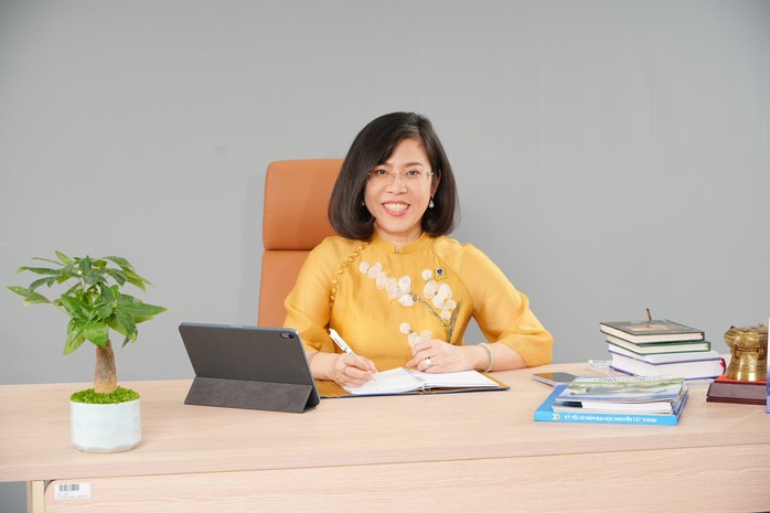 TS Trần Ái Cầm - Hiệu trưởng Trường ĐH Nguyễn Tất Thành TS Trần Ái Cầm - Hiệu trưởng Trường ĐH Nguyễn Tất Thành