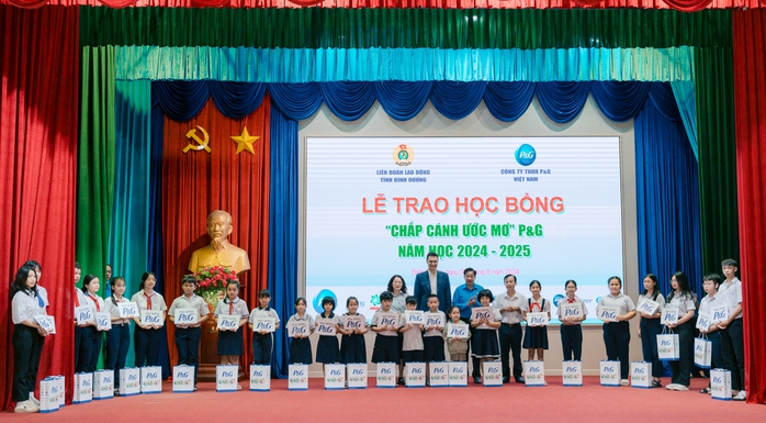 Miệt mài nỗ lực cho cuộc sống tốt đẹp hơn- Ảnh 1. Miệt mài nỗ lực cho cuộc sống tốt đẹp hơn- Ảnh 1.