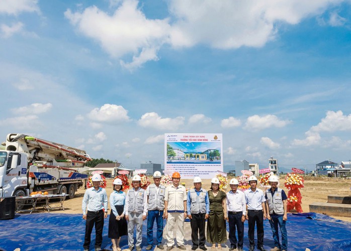 Lễ khởi công xây dựng Trường Tiểu học Bình Đông với kinh phí hơn 40 tỉ đồng Lễ khởi công xây dựng Trường Tiểu học Bình Đông với kinh phí hơn 40 tỉ đồng