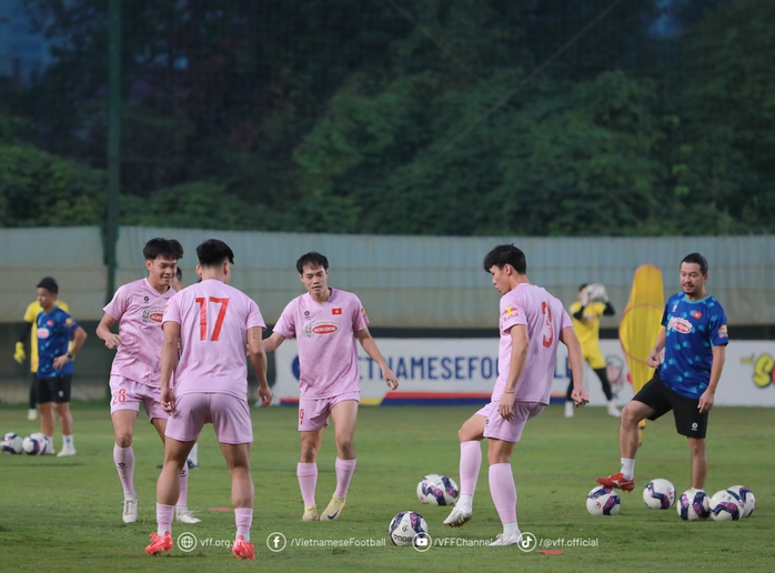 Văn Toàn: Tuyển Việt Nam đang hưng phấn!- Ảnh 3. Văn Toàn: Tuyển Việt Nam đang hưng phấn!- Ảnh 3.