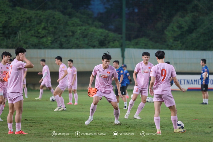 Văn Toàn: Tuyển Việt Nam đang hưng phấn!- Ảnh 2. Văn Toàn: Tuyển Việt Nam đang hưng phấn!- Ảnh 2.